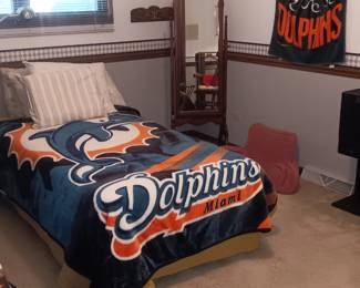 twin bed, Miami Dolphin items