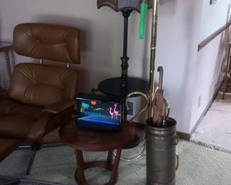 Lane MCM lamp table