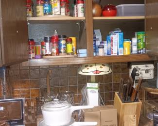 Corning skillets look unused, grow light