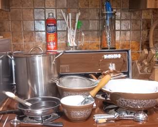 vintage Pyrex bowls
