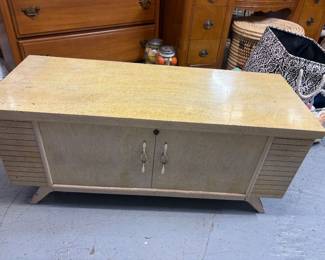Lane Mid Century Modern Hope Chest.  All paperwork is attached inside. Excellent condition.