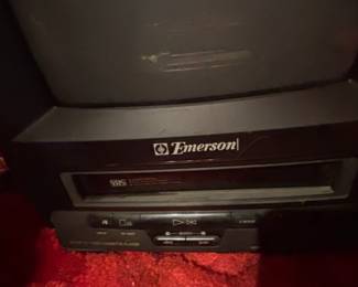 Emerson Color TV or Video Cassette Player Combo second image