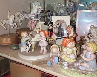 Walt Disney Classics Collection WDCC Snow White and the Seven Dwarfs Figurines and Carousel Horses
