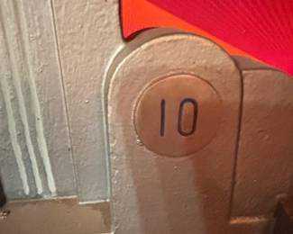 Mills Extraordinary Cent Slot Machine third image