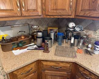 KitchenAid mixer and miscellaneous kitchen items