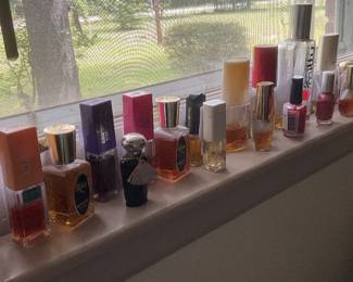 Miniature bottles of perfume 
