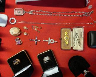 Assorted 18k and Platinum jewelry