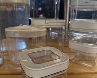 Plastic storage containers