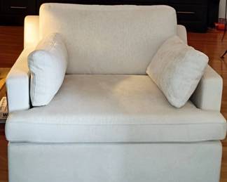 077 Oversized Cream Upholstered Club Chair with Lumbar Pillows
