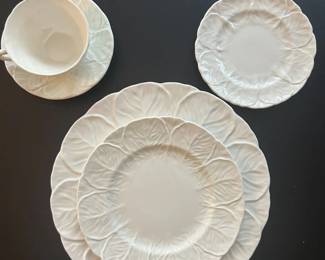 068 Coalport Countryware White Cabbage Leaf Dinnerware Set  10 5 piece place settin
