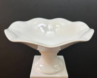011 White Ceramic Pedestal Compote Dish