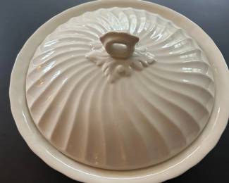 008 Vintage Ceramic Covered Casserole Dish with Swirl Lid
