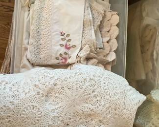 005 Lot of Assorted Vintage linens tablecloths gloves napkins
