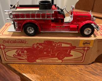 037 Ertl Collectibles 1926 Seagrave Firetruck DieCast Barrington Fire Dept 100th An