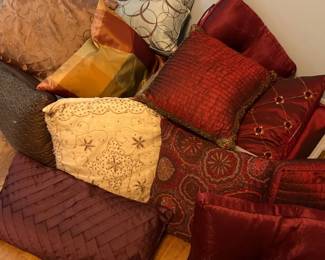 006 Lot of Decorative Pillows