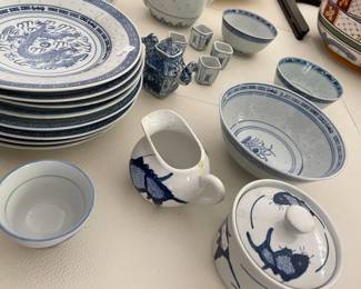 019 LOT of Chinese Blue White Porcelain Dinnerware Collection