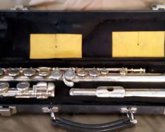 Vintage Armstrong 104 Flute in Original Case  SilverPlated StudentIntermediate Band Instrument