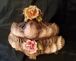 Capodimonte Porcelain Covered Trinket Box  September Sapphire w Certificato di Origine