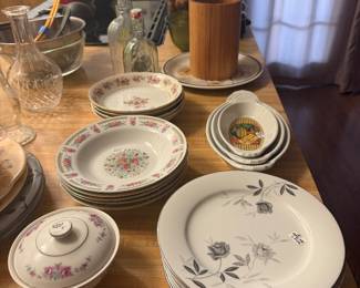Various dinnerware pieces