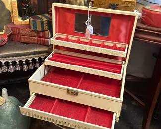Vintage jewelry box
