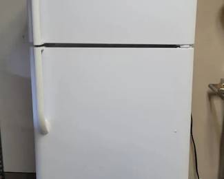 FRIGIDAIRE Refrigerator