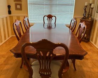 Dining set with 2 captain chairs, 4 side chairs, 2 leaves - Moore’s Furniture