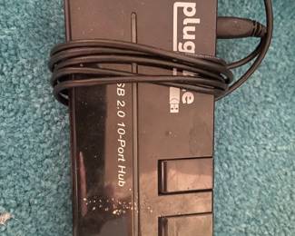 Pluggable USB port hub