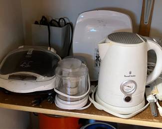 Assorted small appliances