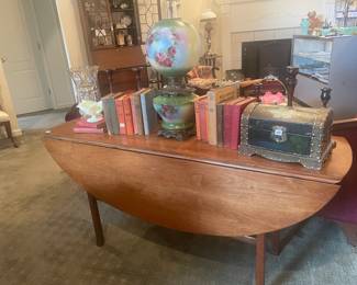 Dropleaf table