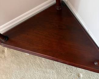 C15 - $40. Bombay Company 1997 Corner Table with Mahogany Finish. Measures 30" tall. Excellent Condition.