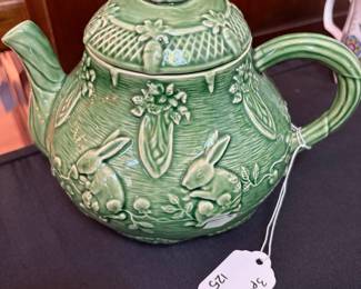 C98 - $125. 3 Piece Bordallo Pinheiro. Tea Pot, creamer & sugar in excellent condition. Made in Portugal.