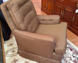 C70 - $75. Middletown brown diamond patterned swivel rocker with button tufting. Measures 31" wide x 36" deep x 35" tall. Floor to seat is 17". Great Condition.