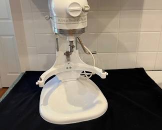 C114 - $100. Kitchen Aid Lift Head Mixer. Model KSM5PSWW (1996). Works fine and includes everything photographed.