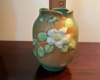 C121 - $25. Stamped Roseville USA 978-4. White Rose Pattern.
