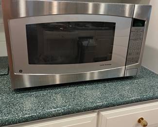 C115 - $30. GE Microwave Model JES2251SJ02 - from 2015.