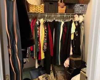 OVERVIEWS! PLEASE COME TO THE SALE TO SHOP THESE ITMES! TONS OF SMALLS TO SHOP!!!