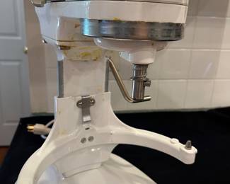 C114 - $100. Kitchen Aid Lift Head Mixer. Model KSM5PSWW (1996). Works fine and includes everything photographed.