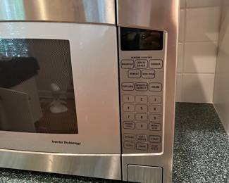 C115 - $30. GE Microwave Model JES2251SJ02 - from 2015.
