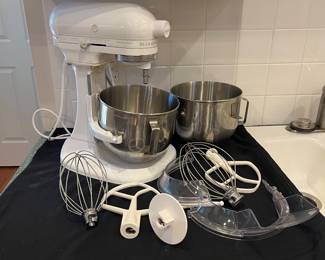 C114 - $100. Kitchen Aid Lift Head Mixer. Model KSM5PSWW (1996). Works fine and includes everything photographed.
