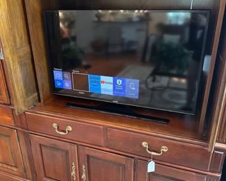 C4 - $50. Samsung 40" TV. Smart LED TV. Model UN40JU6500. June 2016 Manufacture. No issues picture is great.