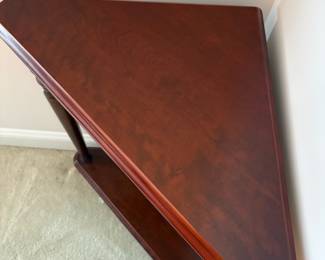 C15 - $40. Bombay Company 1997 Corner Table with Mahogany Finish. Measures 30" tall. Excellent Condition.