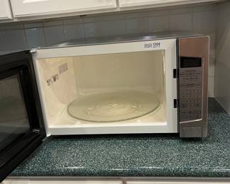 C115 - $30. GE Microwave Model JES2251SJ02 - from 2015.