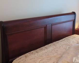 Ashley Furniture Alisdair Queen Sleigh Bed third image