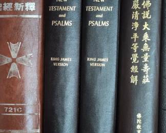 King James Version New Testament and Psalms Books with Chinese Buddhist Scriptures