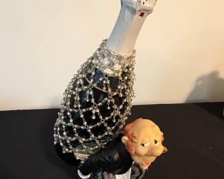 James The Butler Wine Bottle Holder Figurine