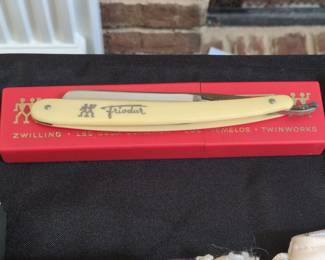 Zwilling J.A. Henckels Friodur Straight Razor or