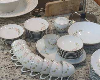 Style House Fine China Tudor Rose Dinnerware Set second image