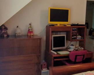 Broyhill Queen Sleigh Bedroom Set third image
