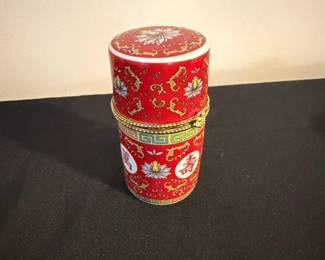 Chinese Porcelain Tea Cup with Lid