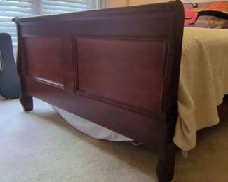 Ethan Allen British Classics King Sleigh Bed Frame second image